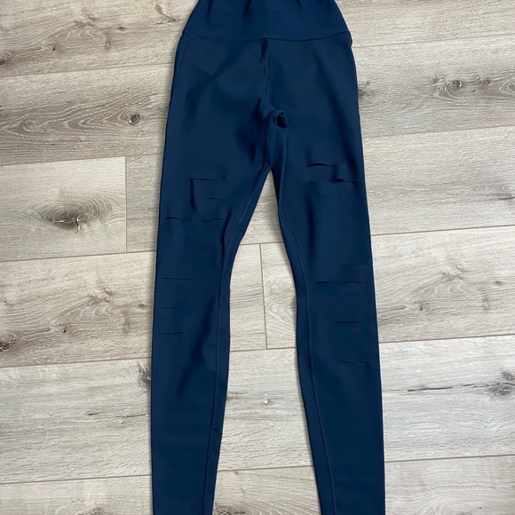 Alo Warrior Leggings - Picture 2 of 8